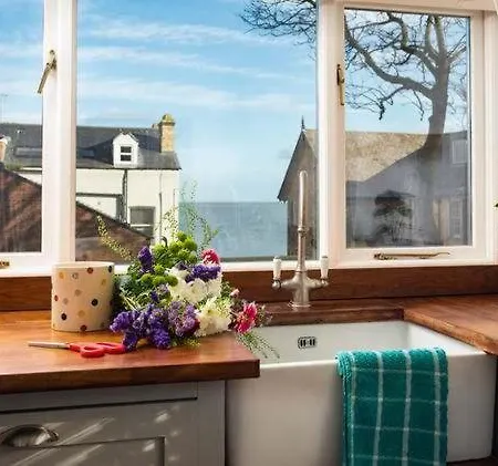 Approach House - 30 Steps From - Luxury House - Kids Slide And Chill-out - Amazing Location - Garden