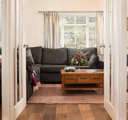 Approach House - 30 Steps From - Luxury House - Kids Slide And Chill-out - Amazing Location - Garden Filey