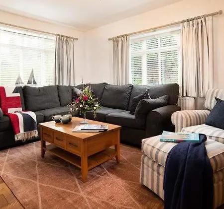 Approach House - 30 Steps From - Luxury House - Kids Slide And Chill-out - Amazing Location - Garden 度假居